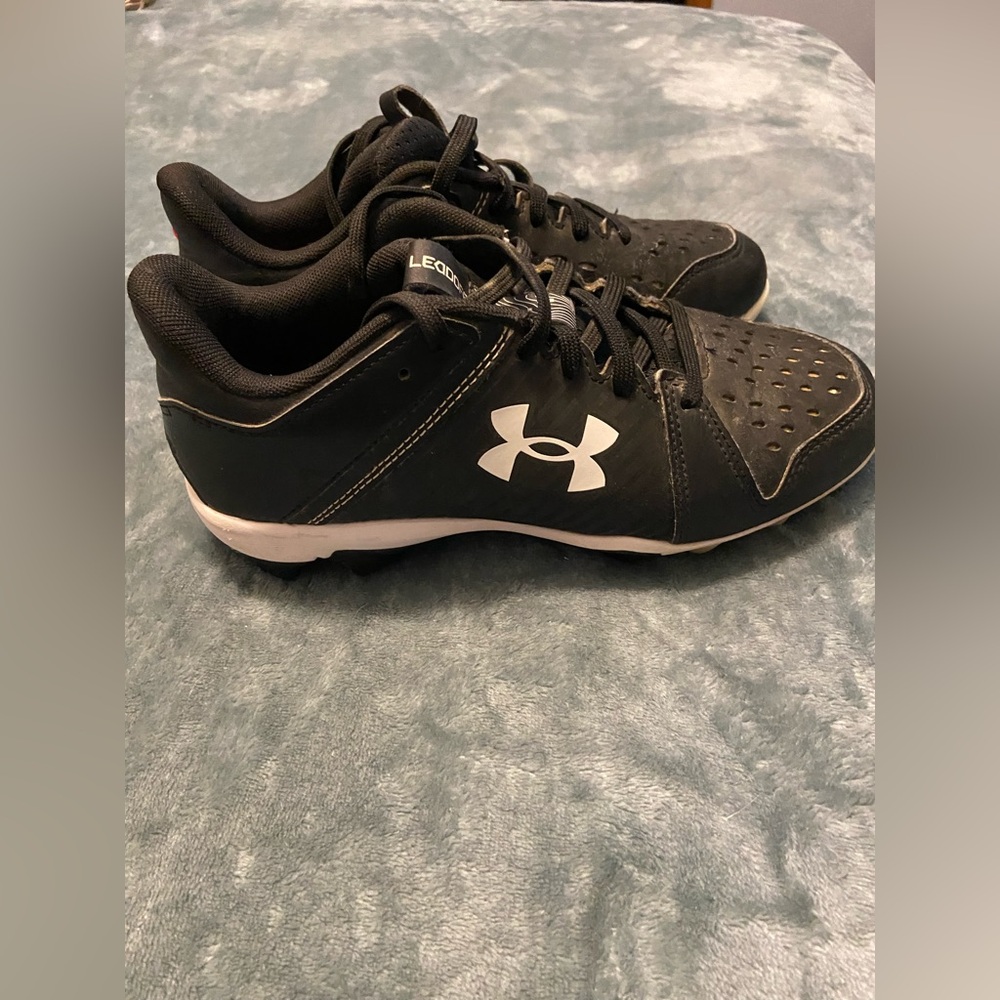 Under Armour Black and White Low-Top Athletic Cleats